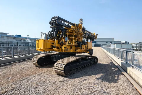 Track shoe wear track for drill carriers