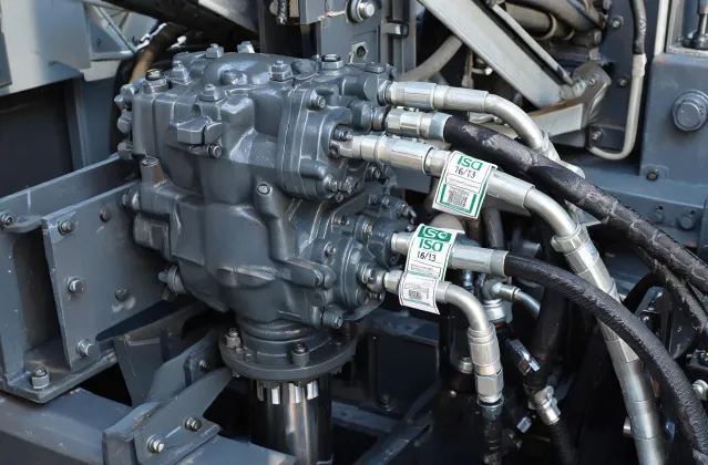 Hydraulic main pump on drill rig power pack